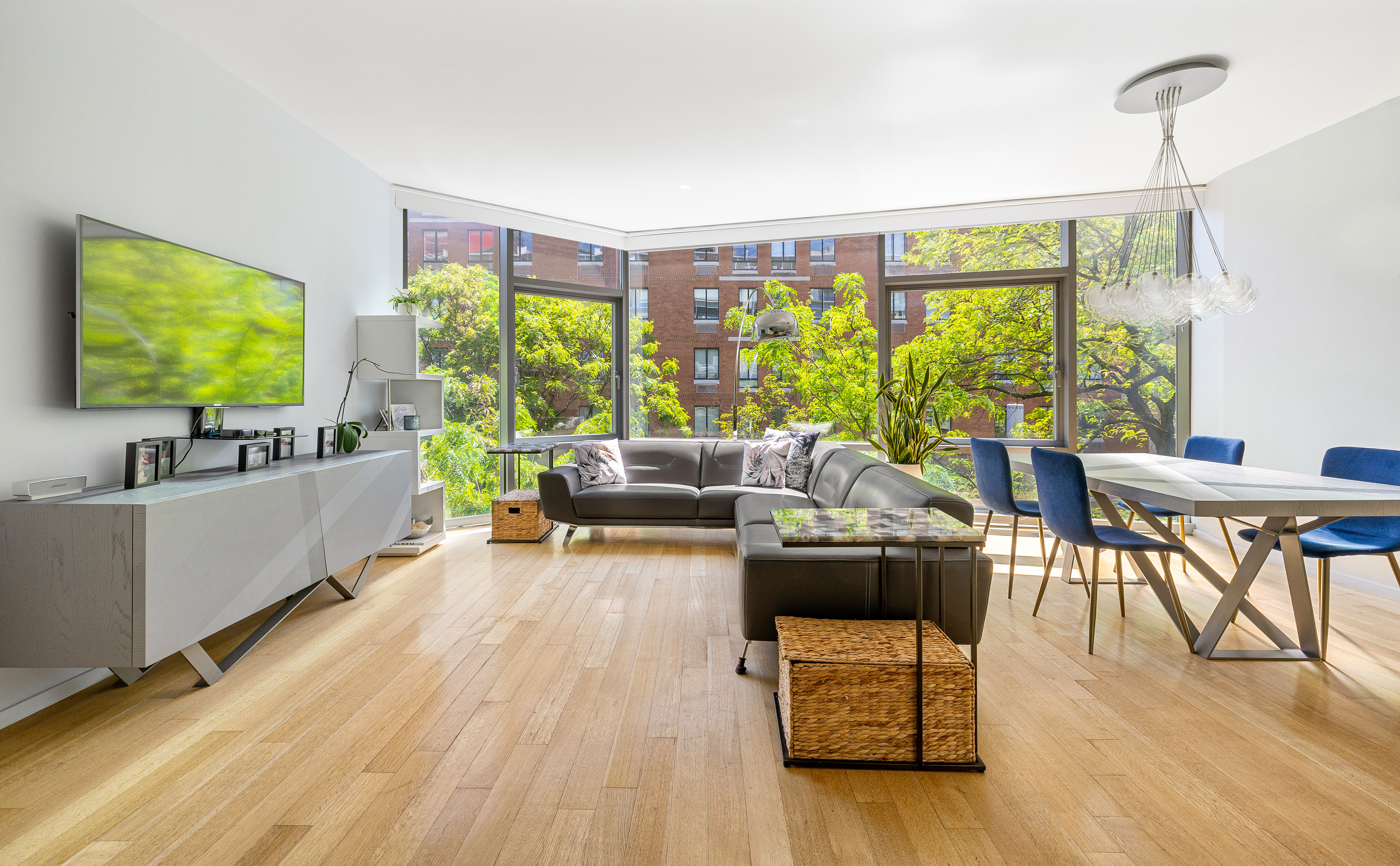 425 West 53rd Street 409, Hells Kitchen, Midtown West, NYC - 5 Bedrooms  
4 Bathrooms  
10 Rooms - 