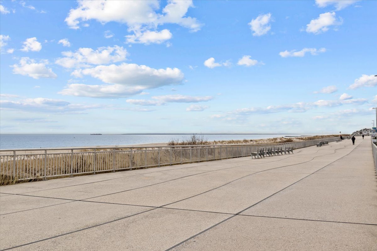 221 BEACH 80TH Street, New York, NY 11693, 1 Bedroom Bedrooms, 3 Rooms Rooms,1 BathroomBathrooms,Residential,For Sale,BEACH 80TH,RPLU-1635523183916