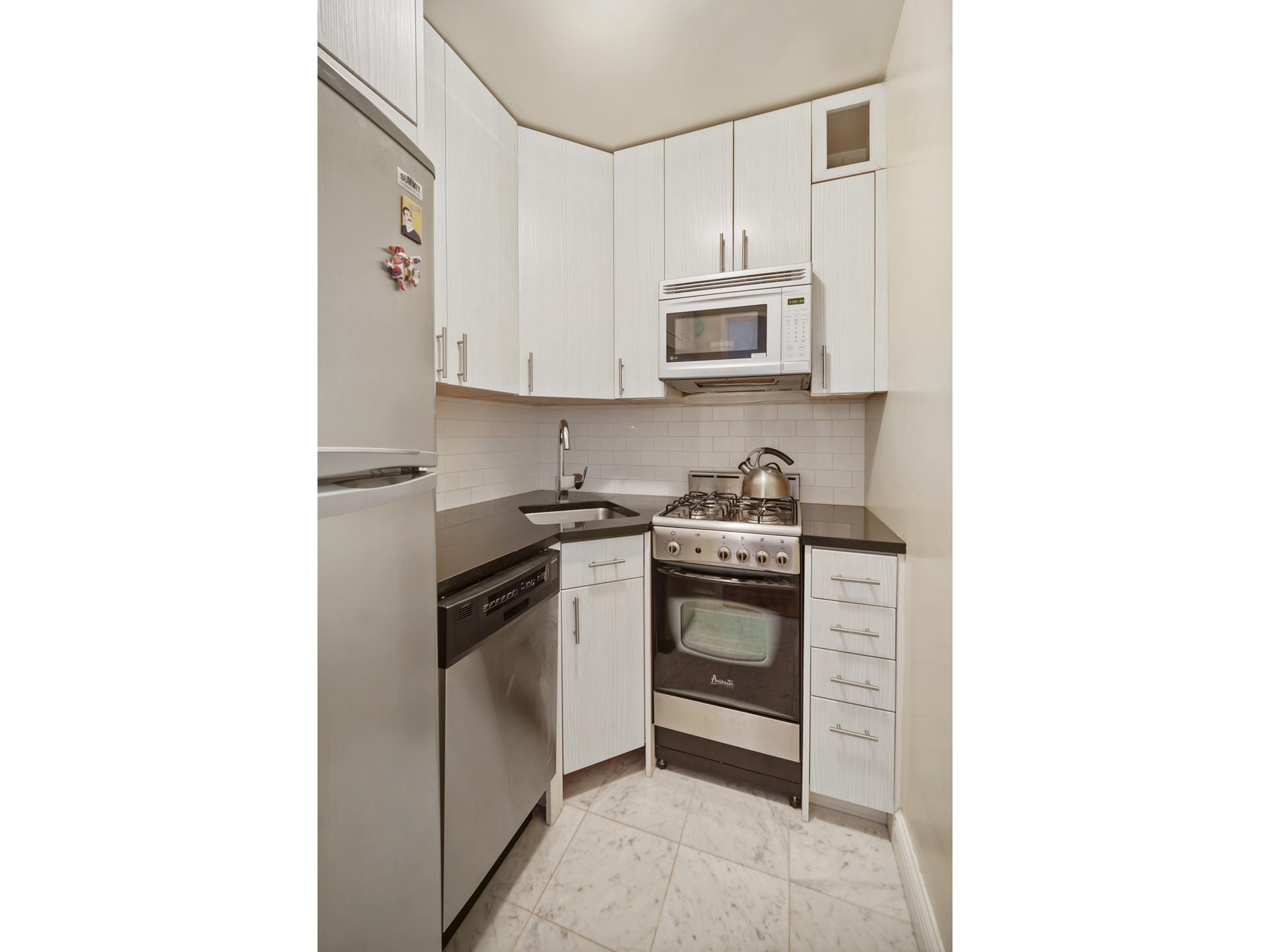 175 E 74TH Street, New York, NY 10021, 1 Room Rooms,1 BathroomBathrooms,Residential,For Sale,175 E 74TH CORP,74TH,RPLU-5123180973