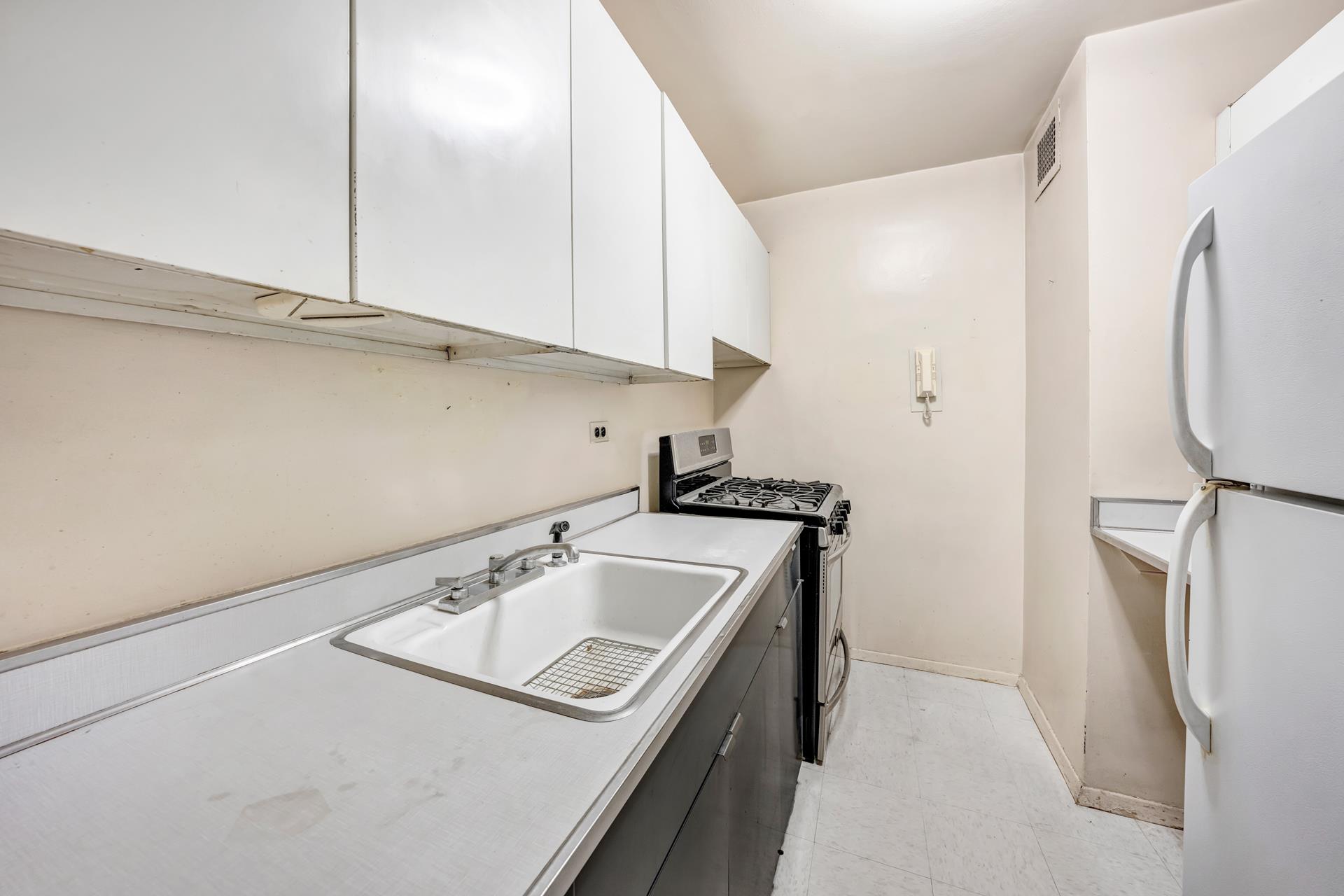 150 W END Avenue, New York, NY 10023, 2 Rooms Rooms,1 BathroomBathrooms,Residential,For Sale,END,RPLU-5123180706