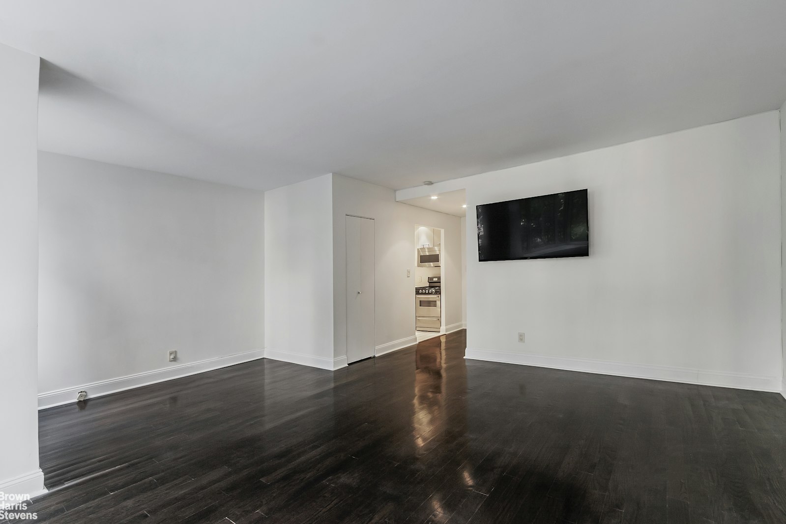 60 SUTTON Place, New York, NY 10022, 3 Rooms Rooms,1 BathroomBathrooms,Residential,For Sale,SUTTON,RPLU-63223185964