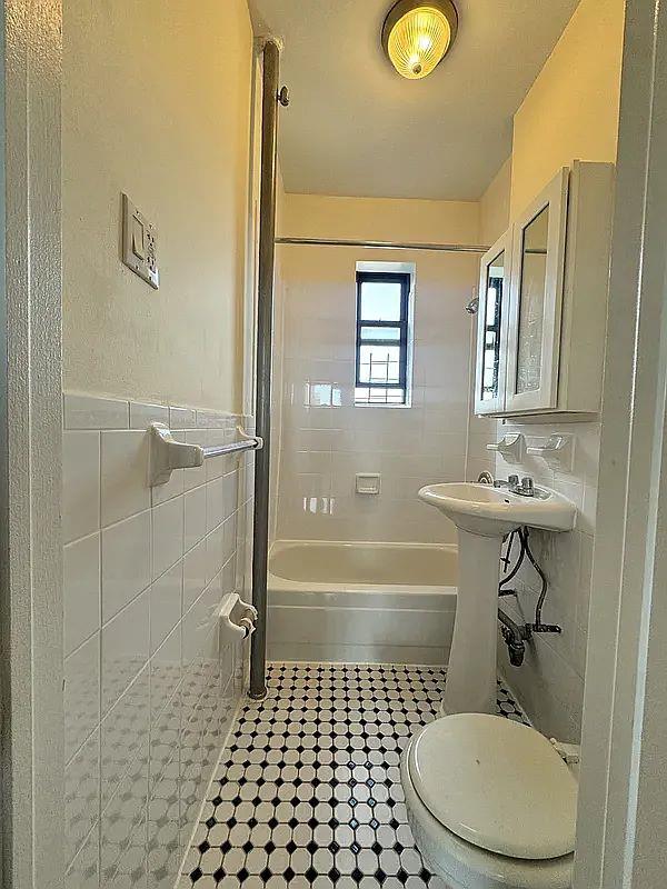 37-25 64TH Street, New York, NY 11377, 1 Bedroom Bedrooms, 3 Rooms Rooms,1 BathroomBathrooms,Residential Lease,For Rent,64TH,RPLU-5122057778