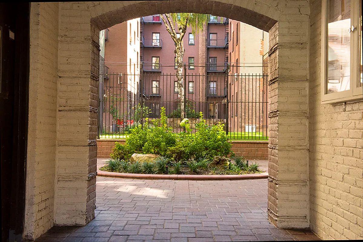 37-25 64TH Street, New York, NY 11377, 1 Bedroom Bedrooms, 3 Rooms Rooms,1 BathroomBathrooms,Residential Lease,For Rent,64TH,RPLU-5122057778