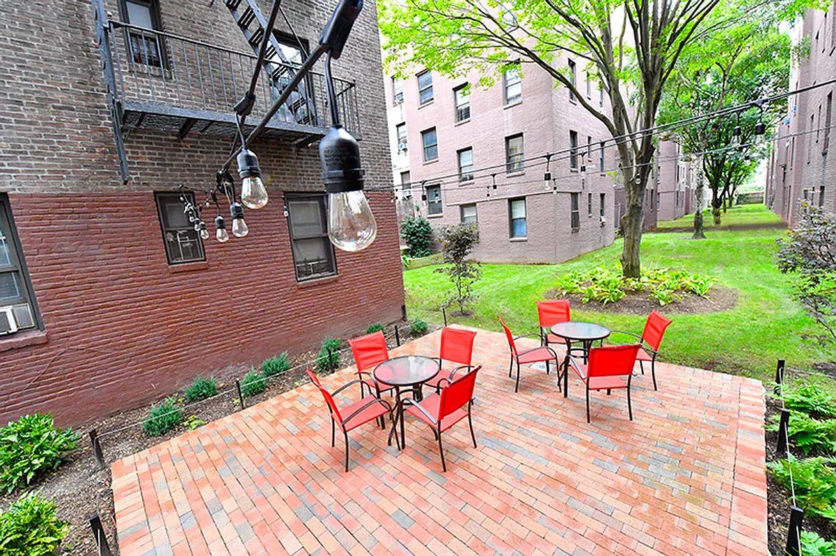 37-25 64TH Street, New York, NY 11377, 1 Bedroom Bedrooms, 3 Rooms Rooms,1 BathroomBathrooms,Residential Lease,For Rent,64TH,RPLU-5122057778