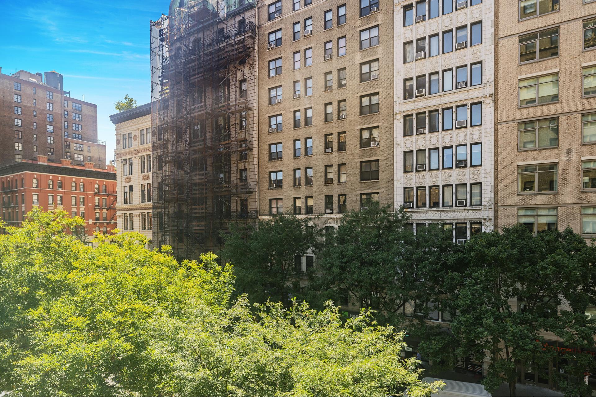 121 W 72ND Street, New York, NY 10023, 2 Rooms Rooms,1 BathroomBathrooms,Residential,For Sale,72ND,RPLU-5123049914