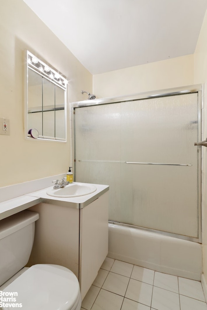 345 E 52ND Street, New York, NY 10022, 2 Rooms Rooms,1 BathroomBathrooms,Residential,For Sale,52ND,RPLU-63223196562