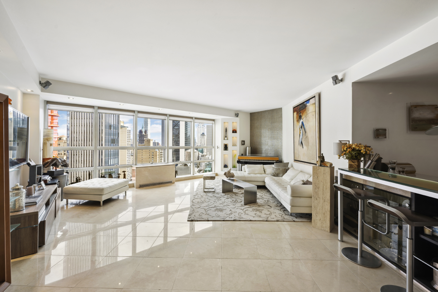 Photo 1 of 146 West 57th Street 42C, Chelsea and Clinton, NYC, $13,500, Web #: 1086860837