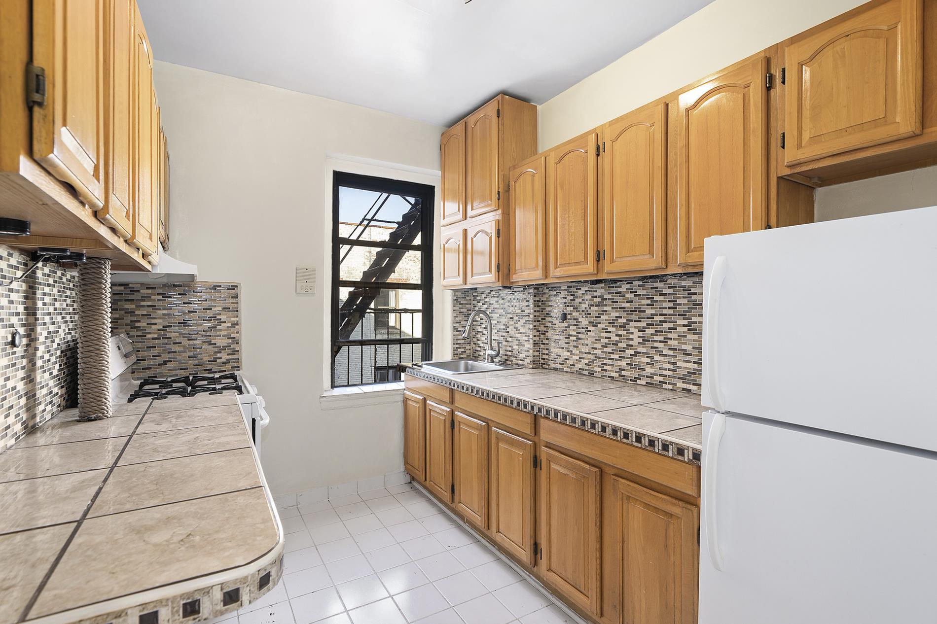 21-77 33rd Street, Astoria, Queens, New York - 4 Bedrooms  
1 Bathrooms  
6 Rooms - 