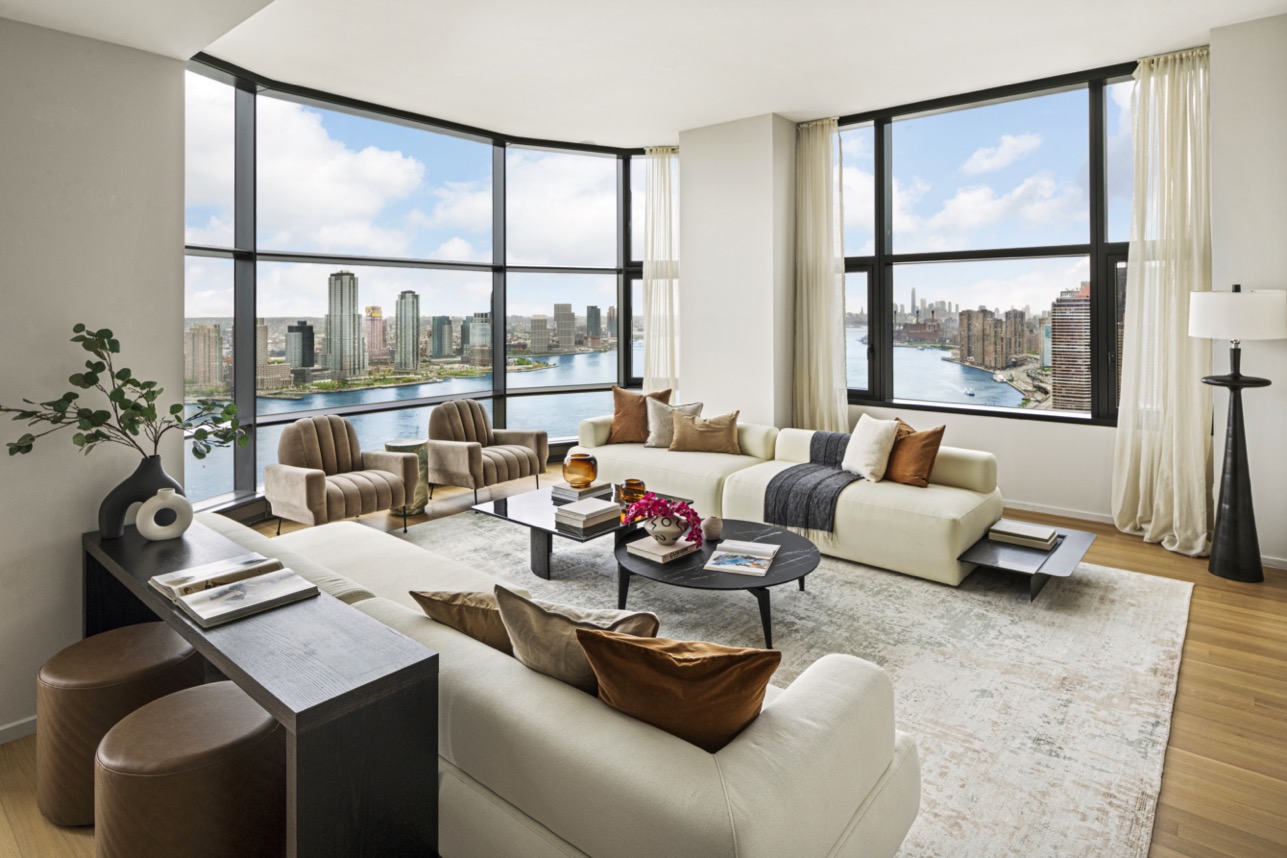 50 United Nations Plaza 21A, Turtle Bay, Midtown East, NYC - 3 Bedrooms  
3 Bathrooms  
7 Rooms - 