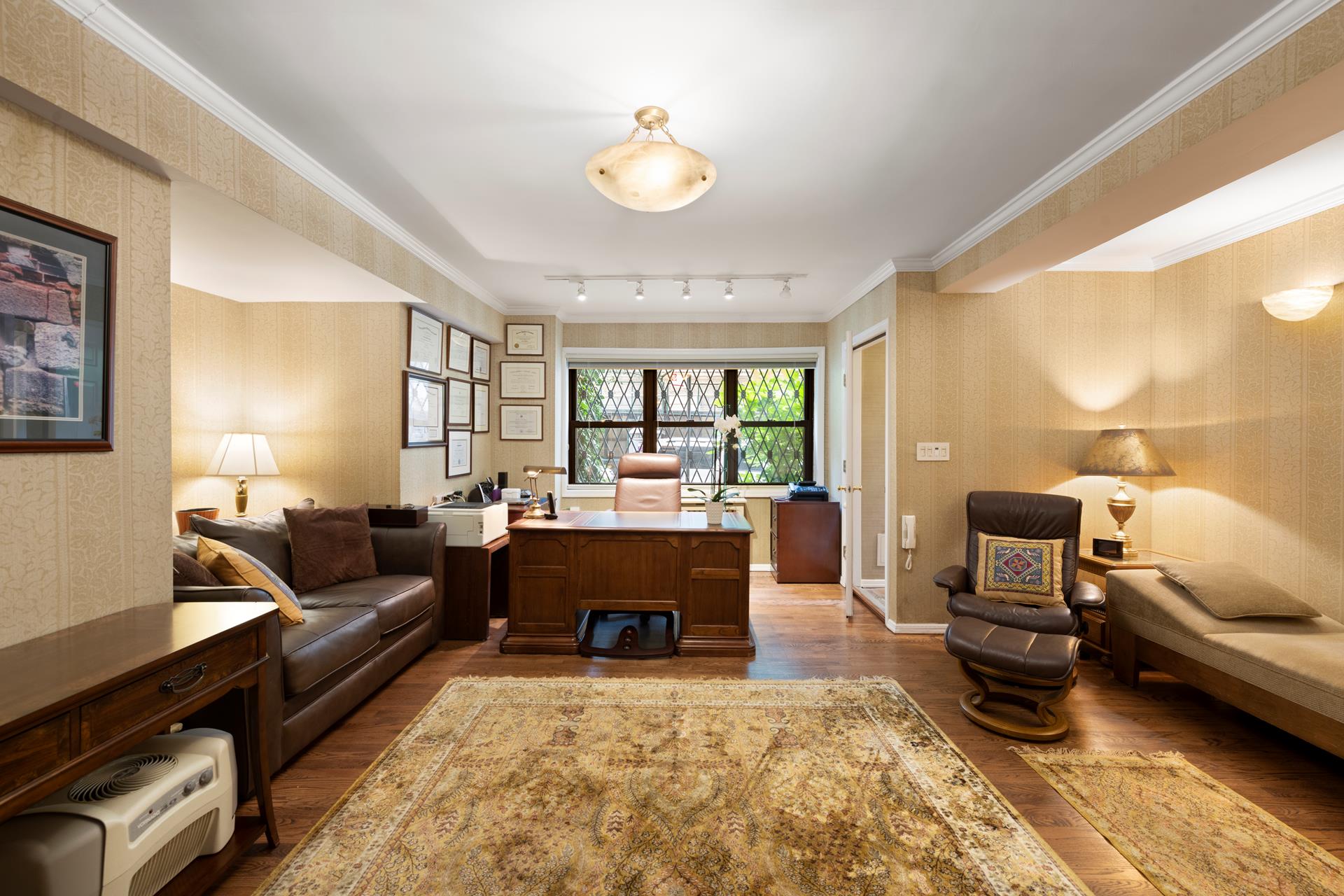 11 East 87th Street 1F, Carnegie Hill, Upper East Side, NYC - 1 Bedrooms  
1 Bathrooms  
3 Rooms - 