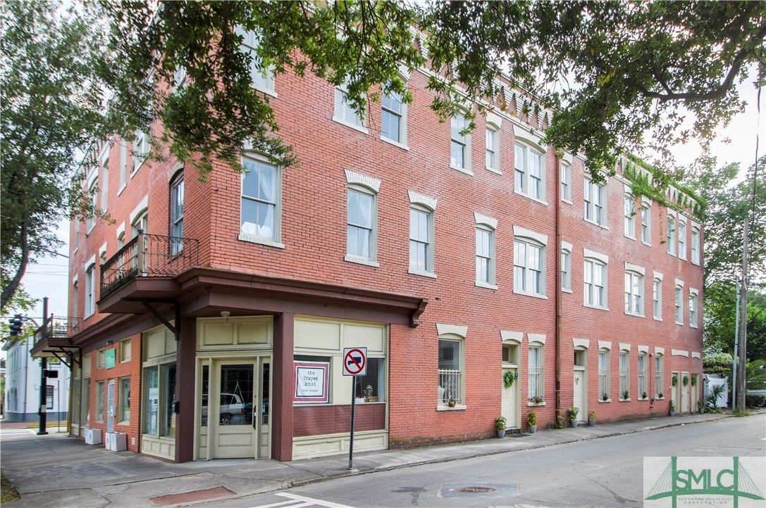 Rare is it that a condo in this little community in Historic Savannah comes on the market so schedule your appointment today!  Located very conveniently to downtown yet not in an area where parking is difficult, this cute condo features a great room, kitchen, 2 bedrooms, full bath, high ceilings, pretty original hardwood floors and exposed brick.  There are tons of windows, so the natural light is awesome! This little jewelbox is just a stone's throw from Greene Square.  Awesome location if you want to be in Historic Savannah, but not smack in the middle of touristville.  There is a laundry area located on the first floor as well as a place for bike storage.
