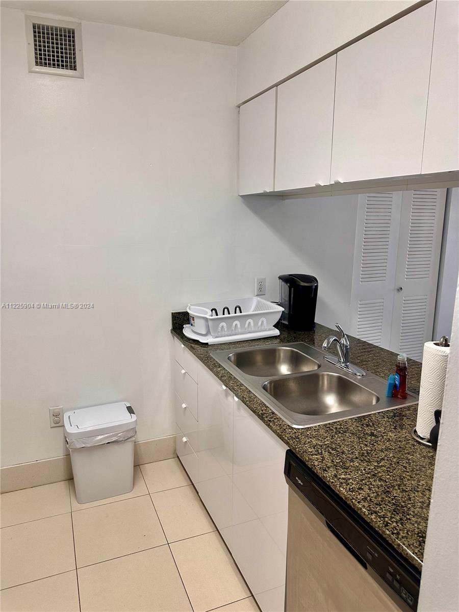 1200 Brickell Bay Dr #3902, Miami, Florida image 29