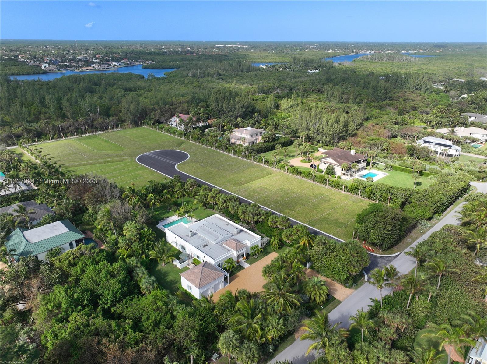 2 Bon Aire Desire Avenue, Jupiter Island, Florida image 14