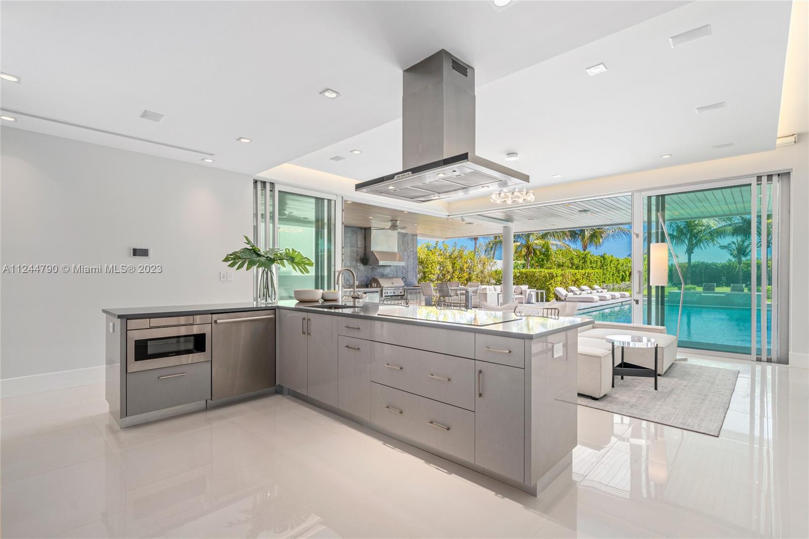 7833 Atlantic Way, Miami Beach, Florida image 17