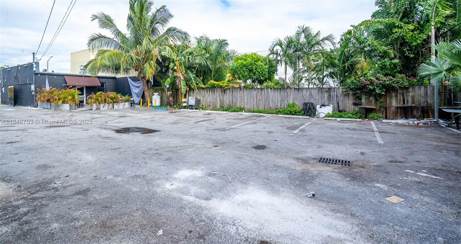 1750 NW 7th St