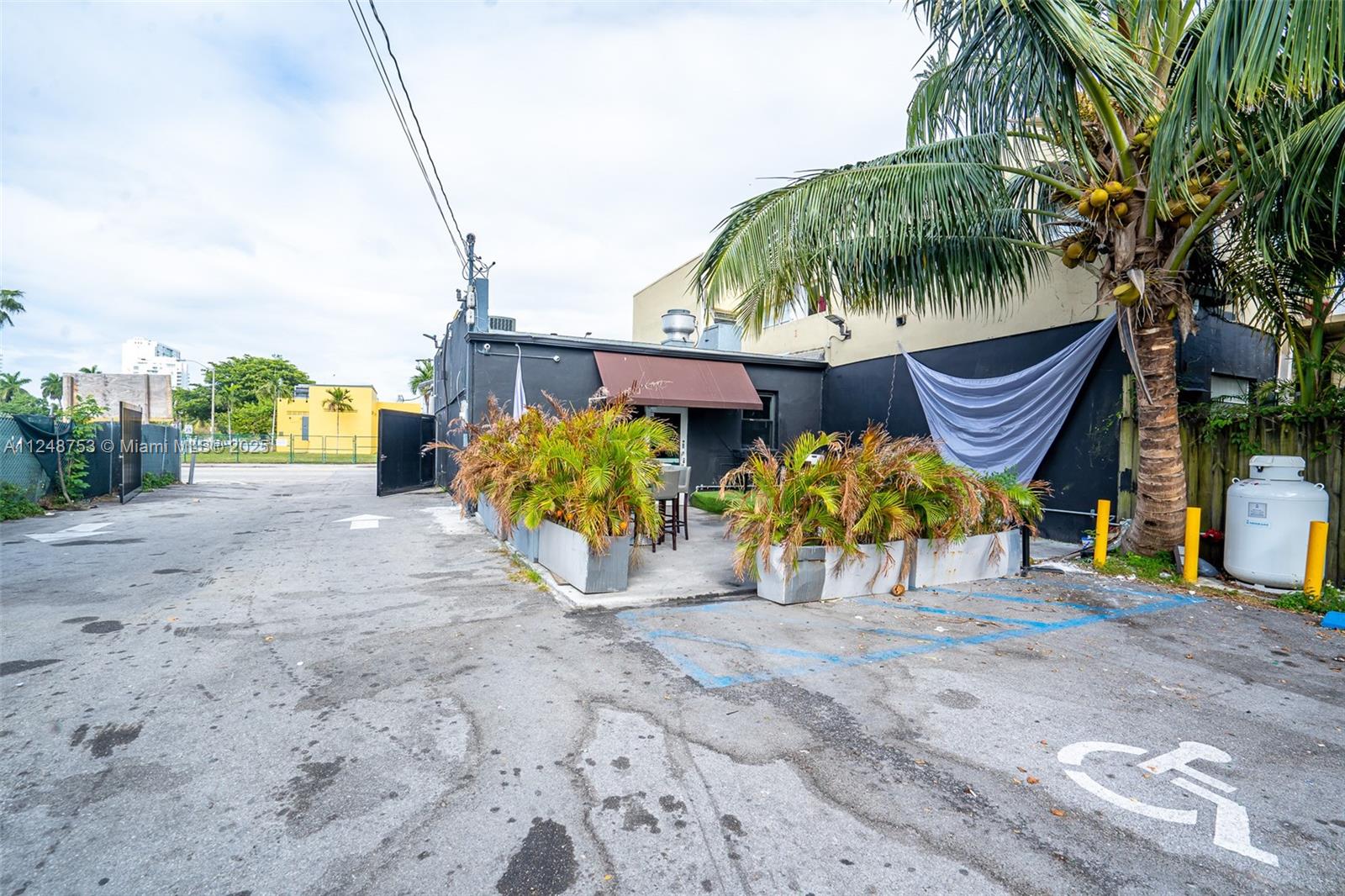 1750 NW 7th St