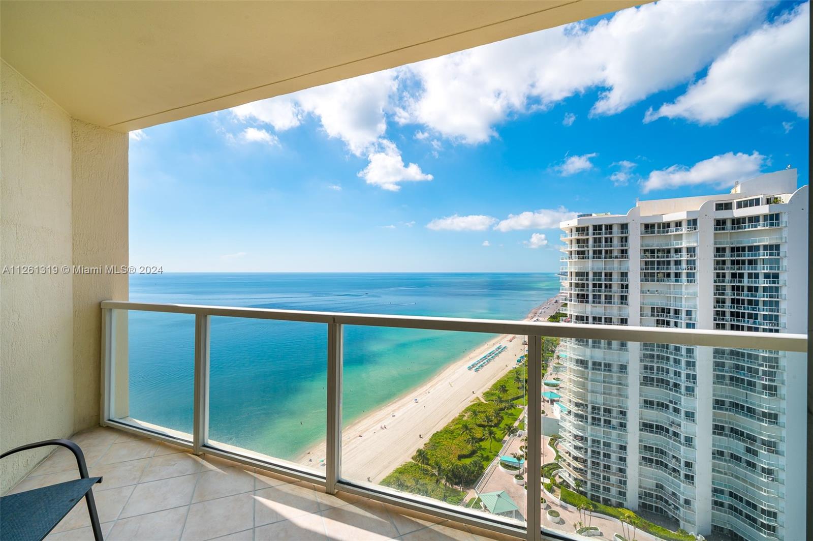 Apartamento à Venda em Sunny Isles Beach, FL