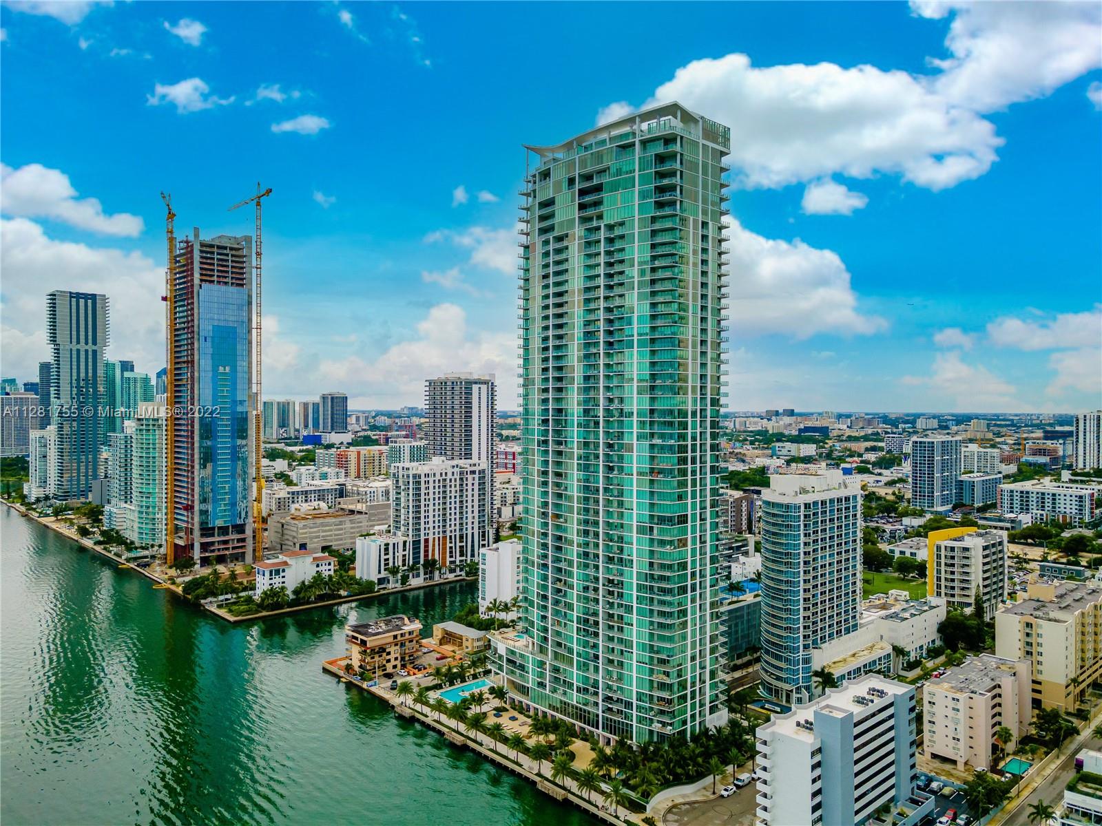 Apartamento à Venda em Miami, FL