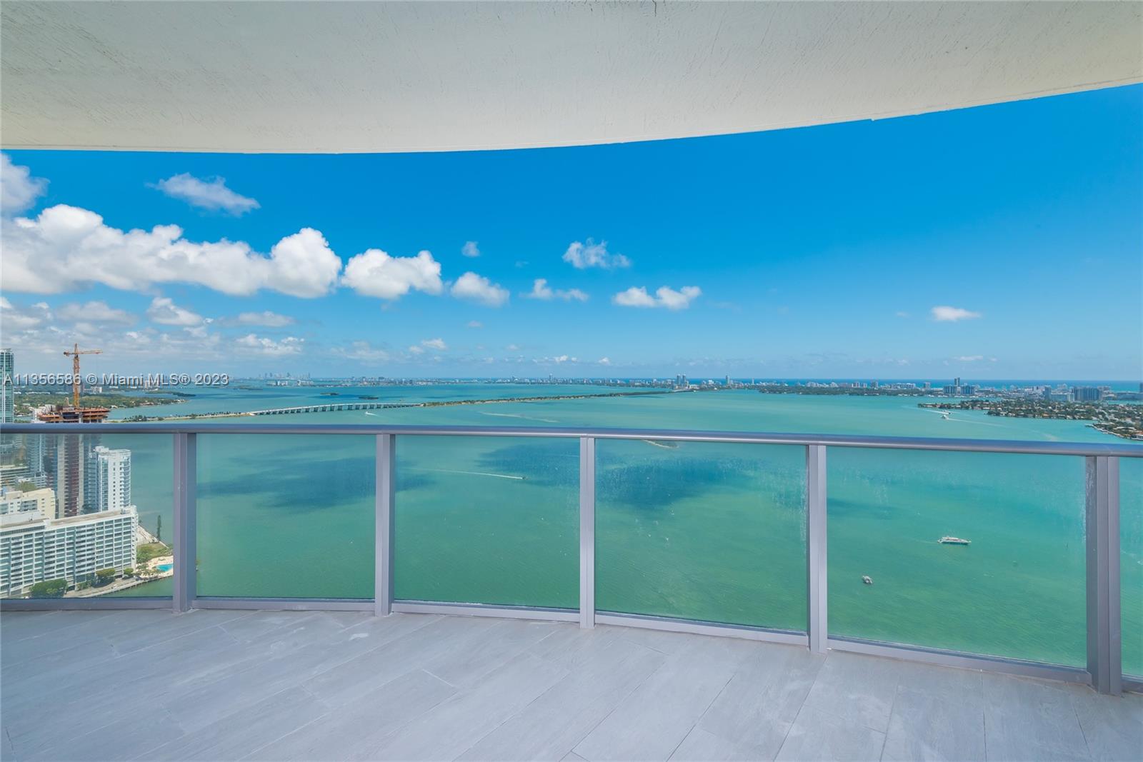 Apartamento à Venda em Miami, FL