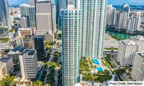 STUNNING CONDO 2/2 W/ AMAZING BAY & SKYLINE VIEWS FROM THE 35TH FLOOR. COMPLETED IN 2009, THE PLAZA ON BRICKELL IS A STYLISH, MIX-USE PROJECT W/ A UNIQUE URBAN PLAZA & SPECTACULAR BAY & CITY VIEWS. LOCATED IN THE HEART OF BRICKELL, THE PLAZA OFFERS A DYNAMIC LIFESTYLE FEATURING: DOWNTOWN STYLE LIVING, IMMEDIATE ACCESS TO THE BEST SPAS & FITNESS CLUBS (MANDARIN ORIENTAL & LA FITNESS), WALK TO MARY BRICKELL VILLAGE, RESTAURANTS, WALK TO THE FINANCIAL DISTRICT!! RESORT-LIKE AMENITIES INCLUDE: ONE-ACRE POOL DECK, INFINITY EDGE POOLS, POOL SIDE CABANAS & MEDITATION GARDEN. CLUB ROOM W/ BILLIARD, PARTY KITCHEN DINING ROOM W/ WINE CELLAR & CIGAR SALON. STATE-OF-THE-ART FITNESS CENTER W/ STEAM ROOMS. BUSINESS CENTER W/ HIGH-SPEED INTERNET, CONF. & MEETING ROOMS, PLUS A 10-PERSON PRIVATE THEATER.