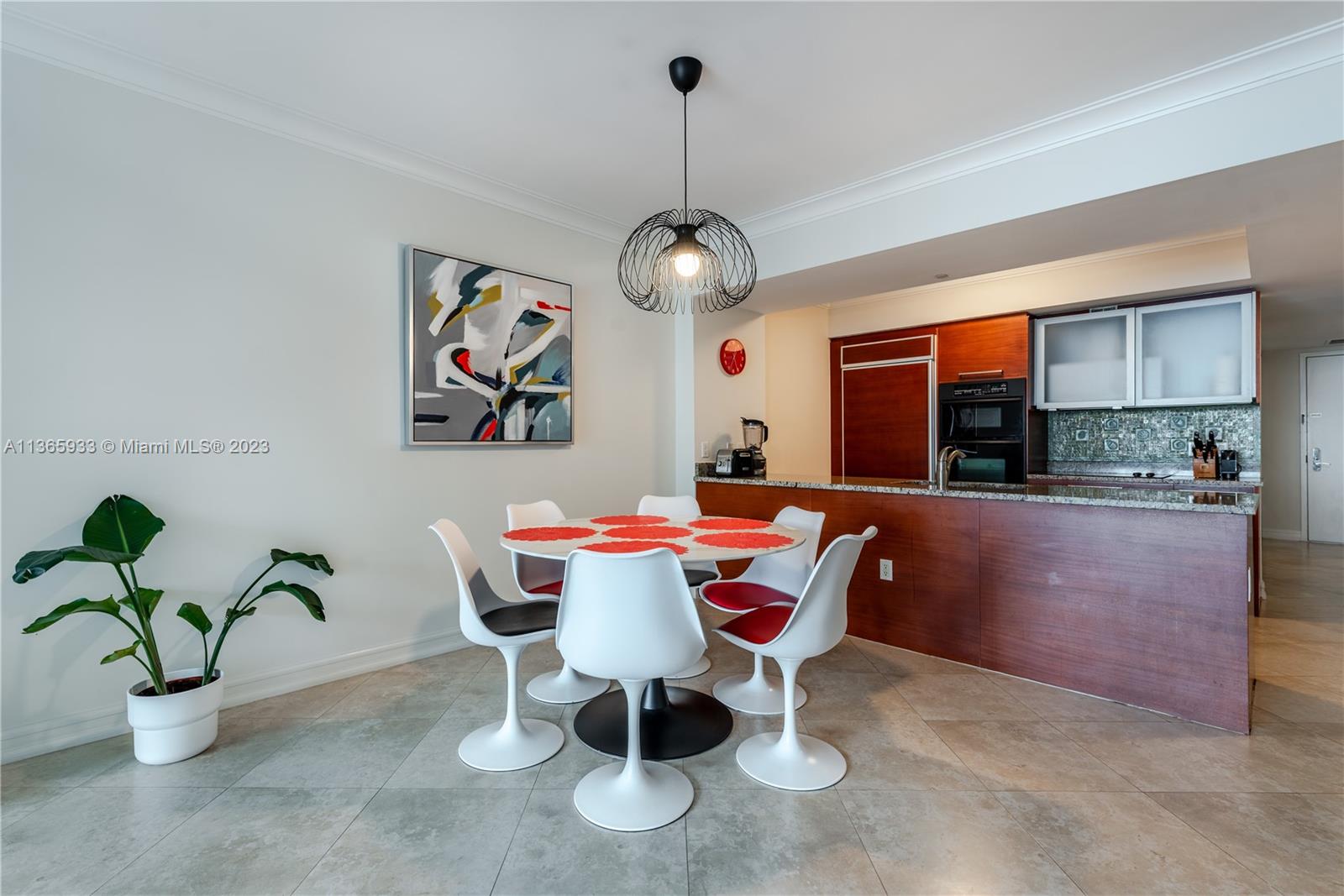 Listing Photo 10
