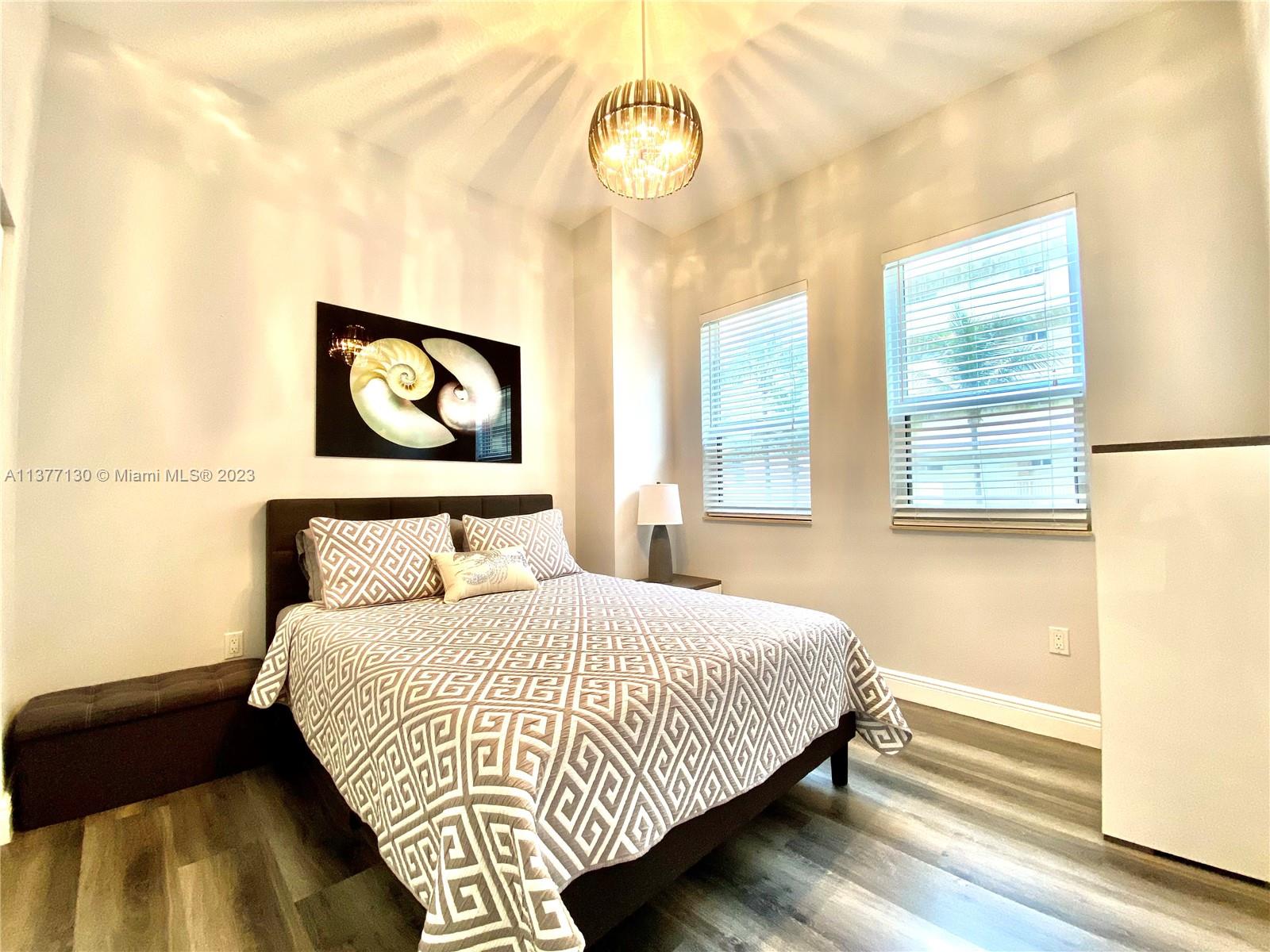 Listing Photo 14