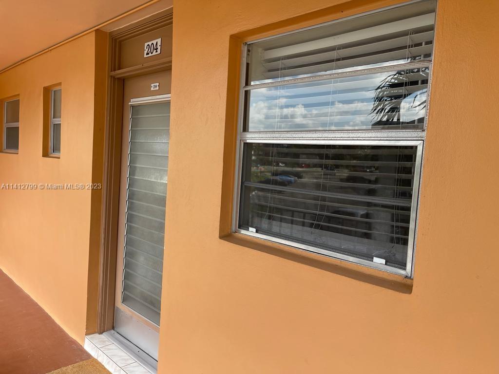 listing main picture