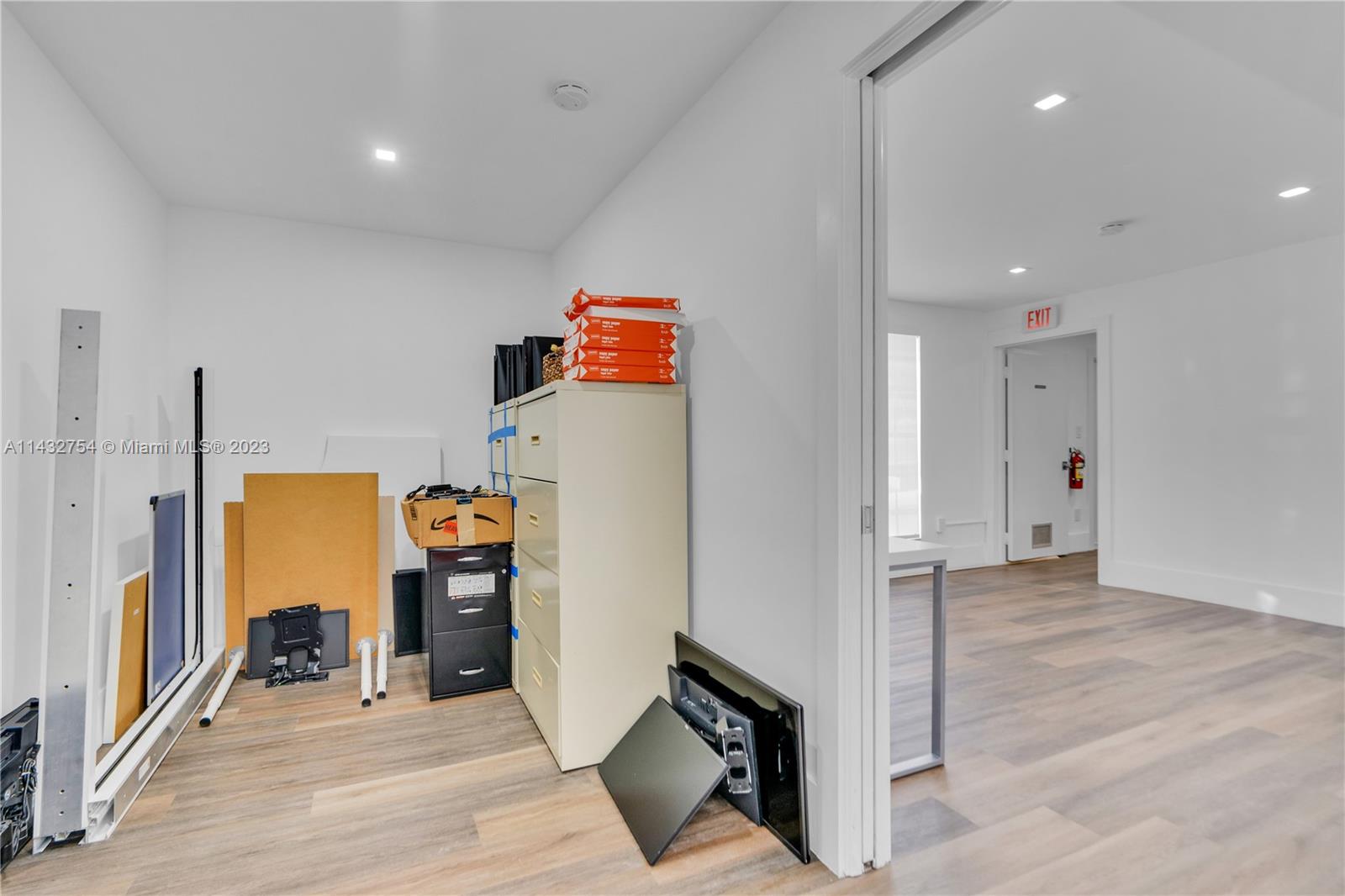 Listing Photo 10
