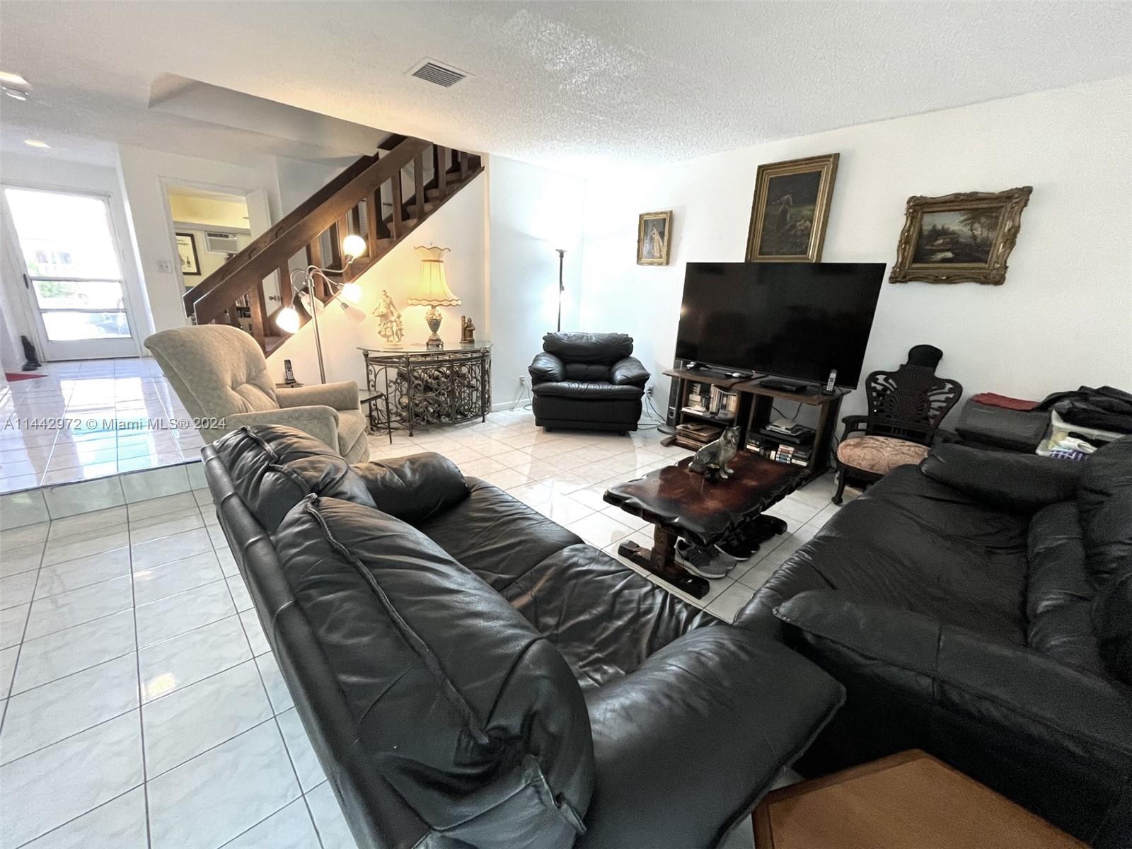 867 NW 81st Ter #3, Plantation, Florida image 2