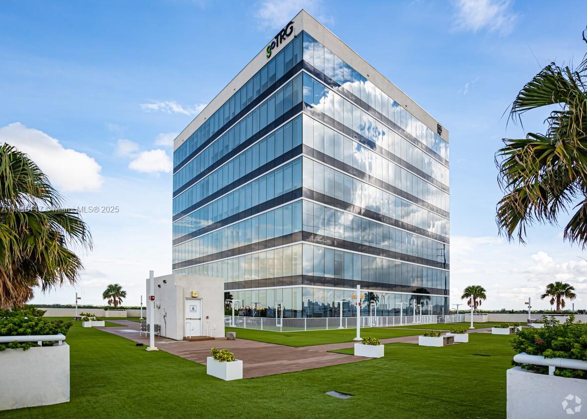   Unit , Aventura, Florida 33180