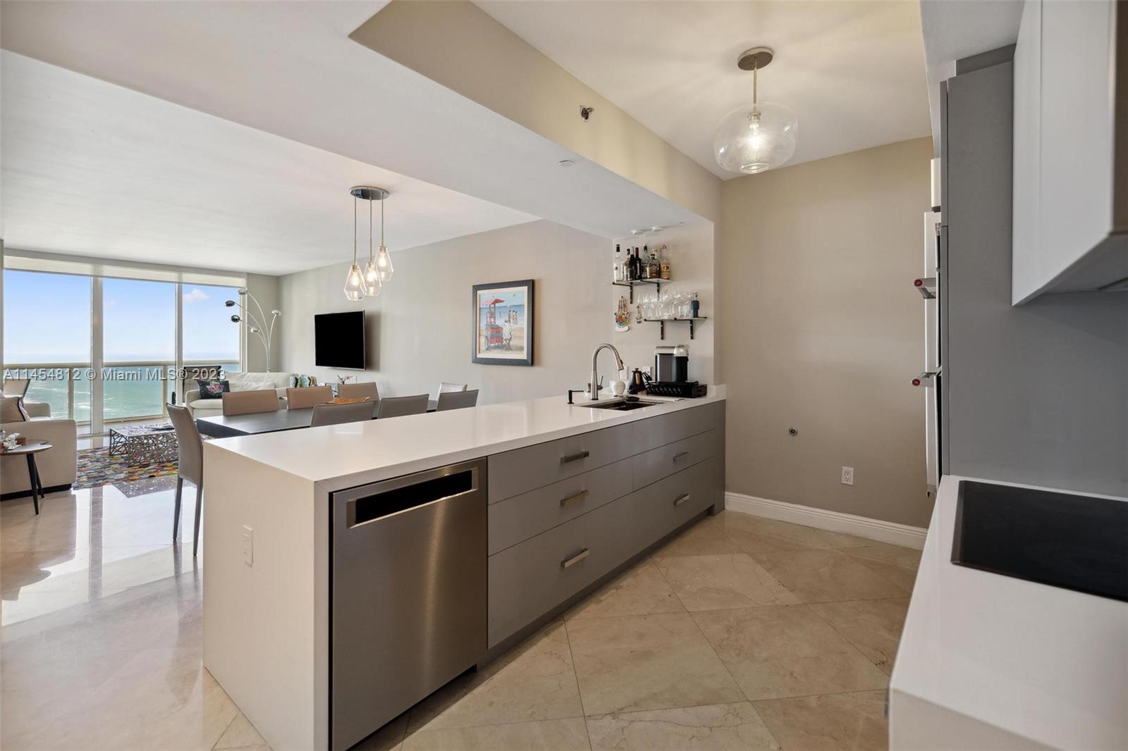 Apartamento para Alugar em Hallandale Beach, FL