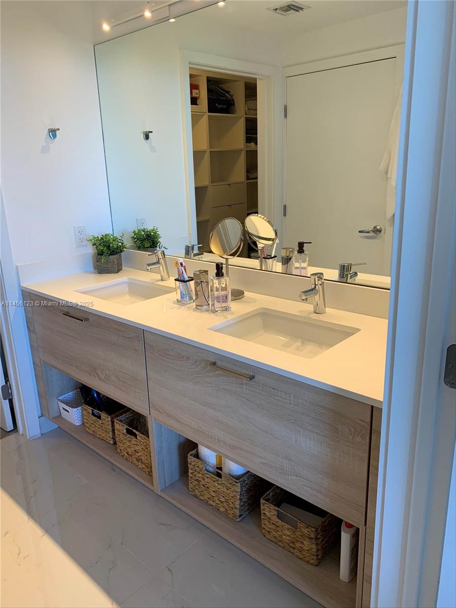 16385 Biscayne Blvd #1417, North Miami Beach, Florida image 14