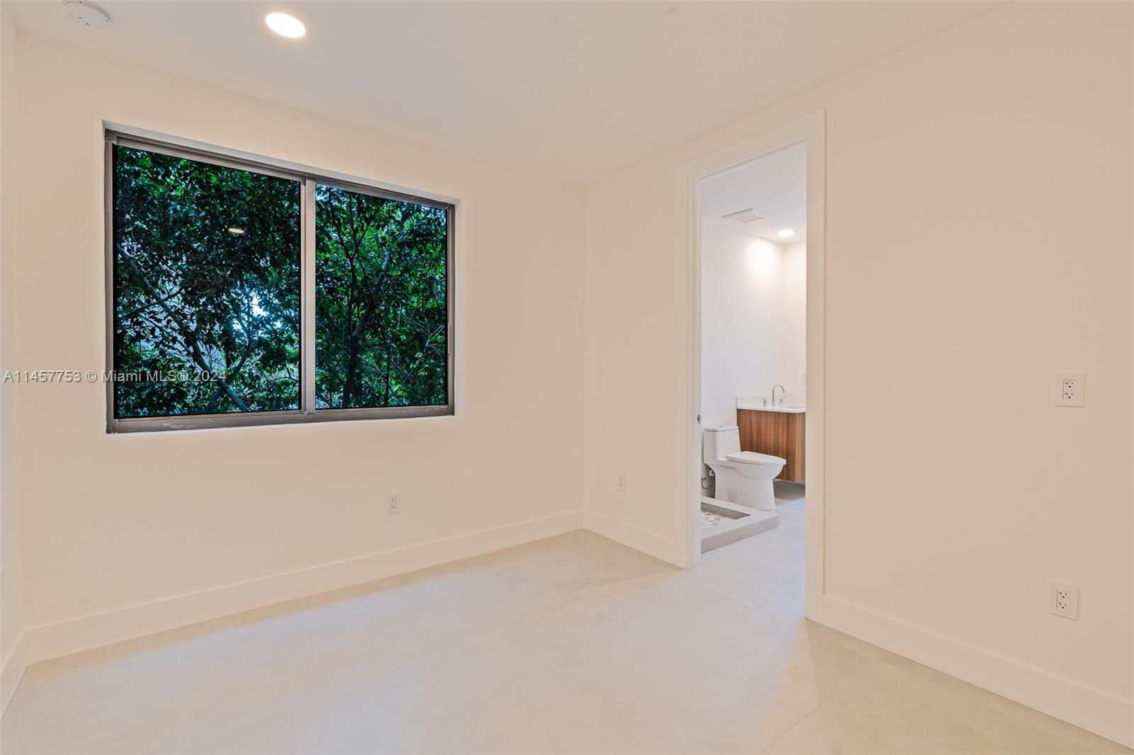 909 NE 16th Ave, Fort Lauderdale, Florida image 38