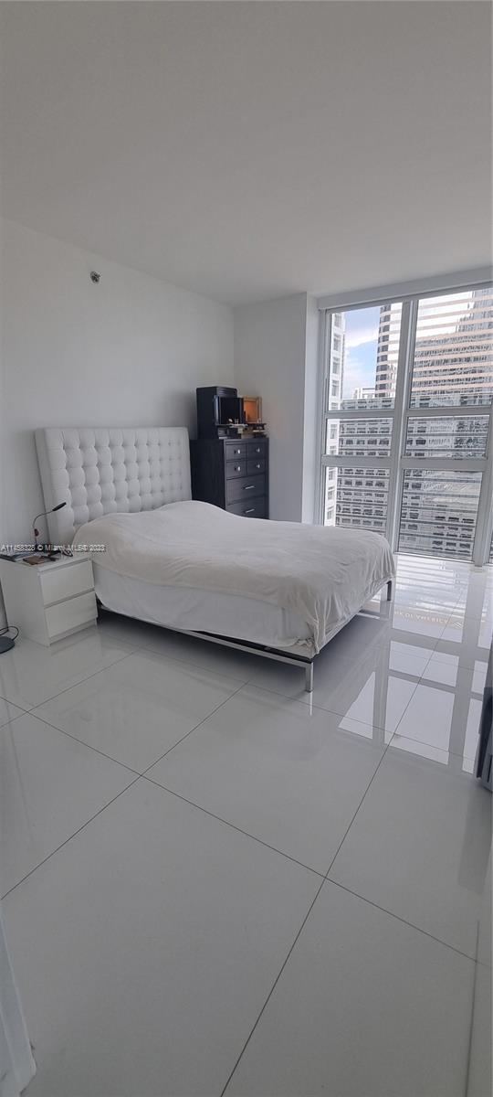 Condo for Sale in Miami, FL