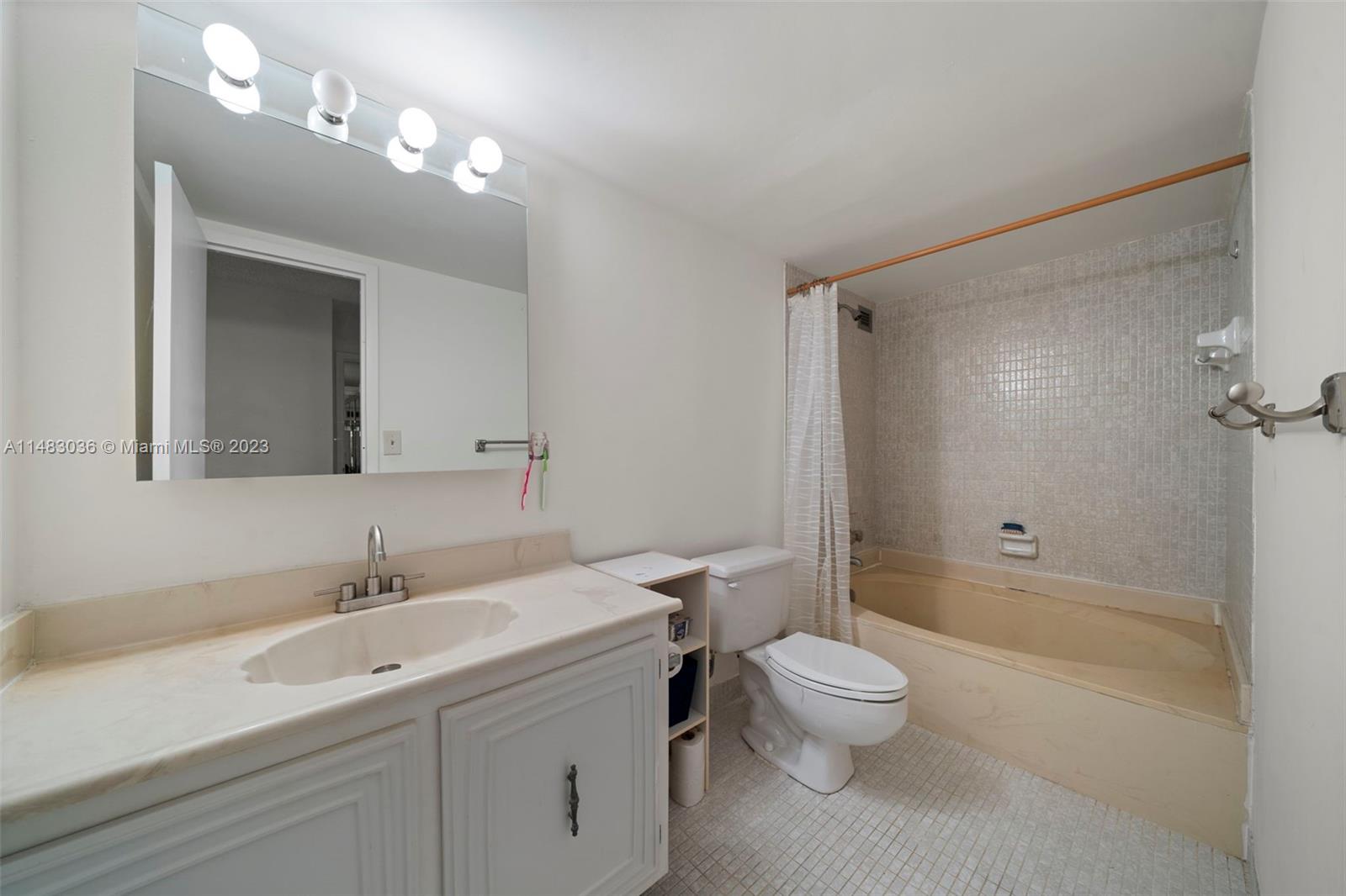 Listing Photo 11