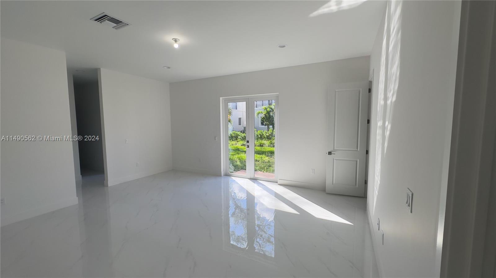 3562 Forest View Cir, Dania Beach, Florida image 12