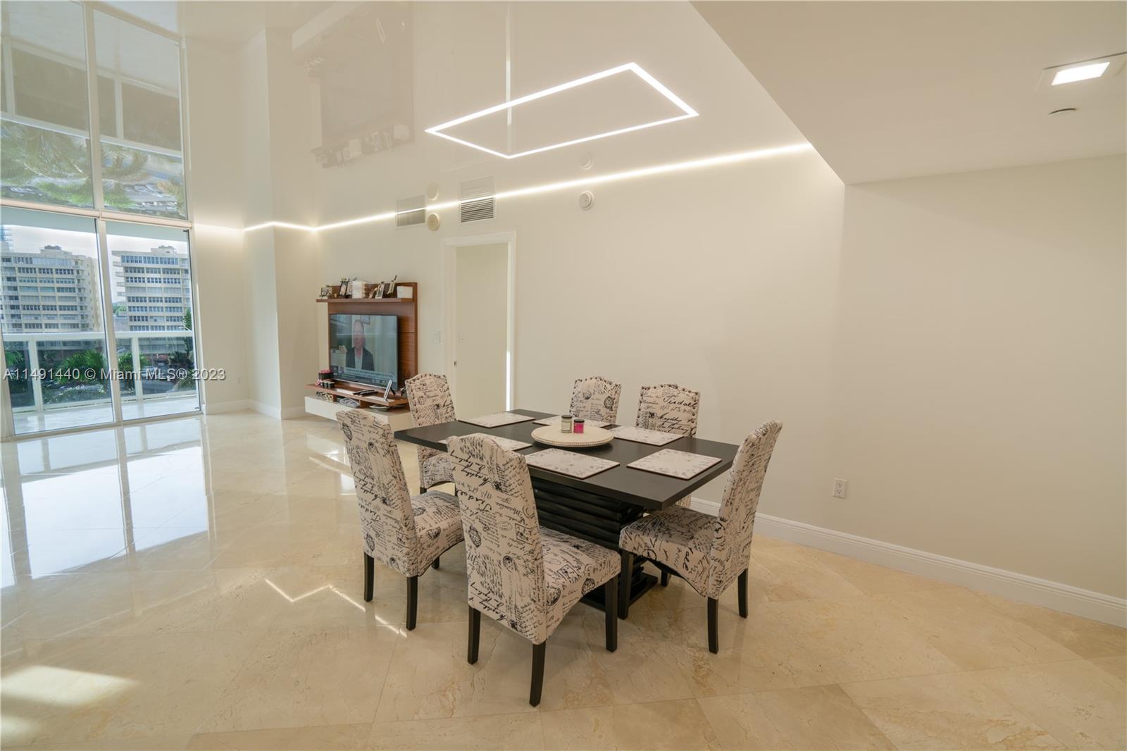 Condo for Sale in Hallandale Beach, FL