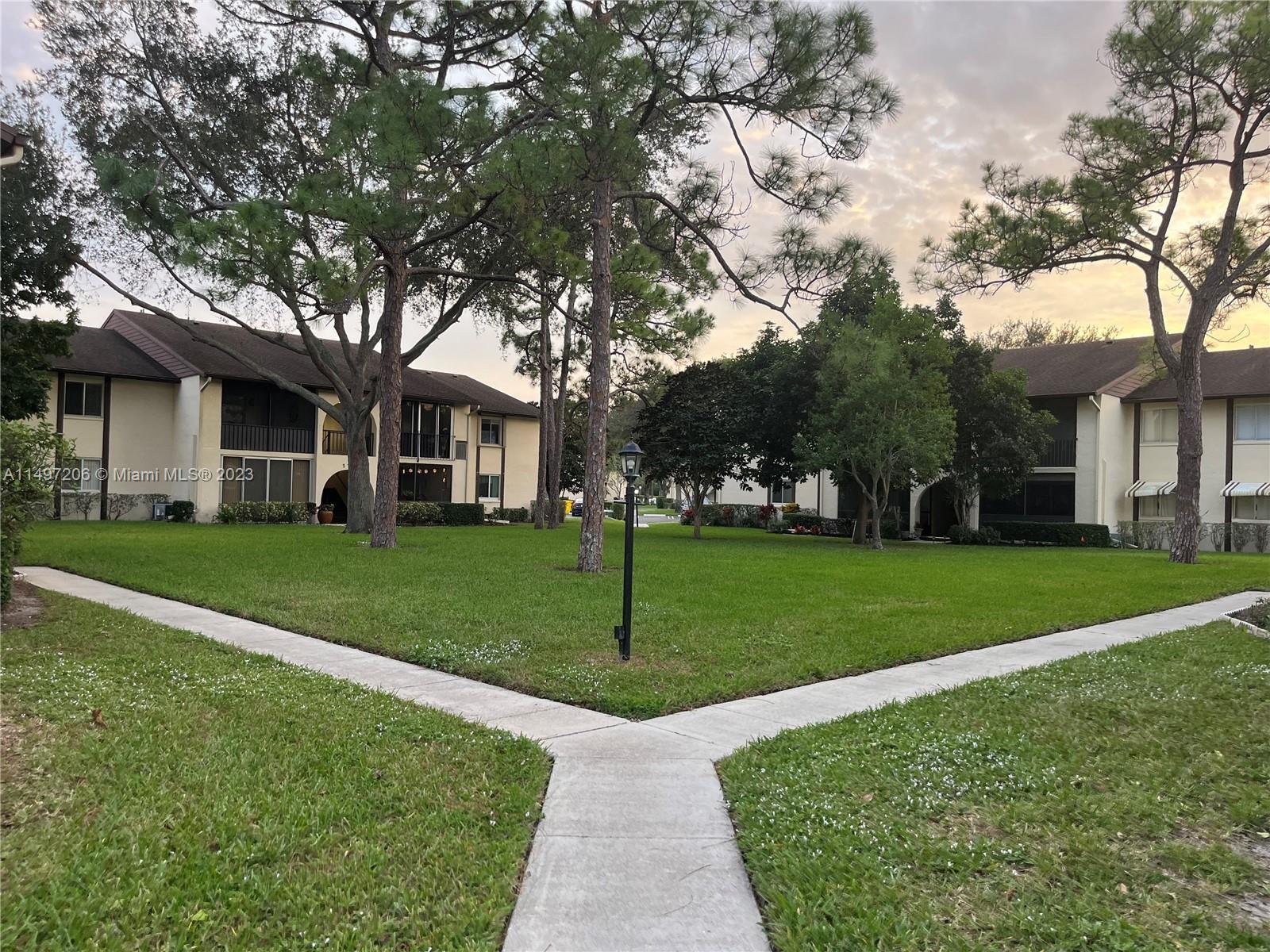 114 Lake Pine Cir #B-2, Green Acres, Florida image 1