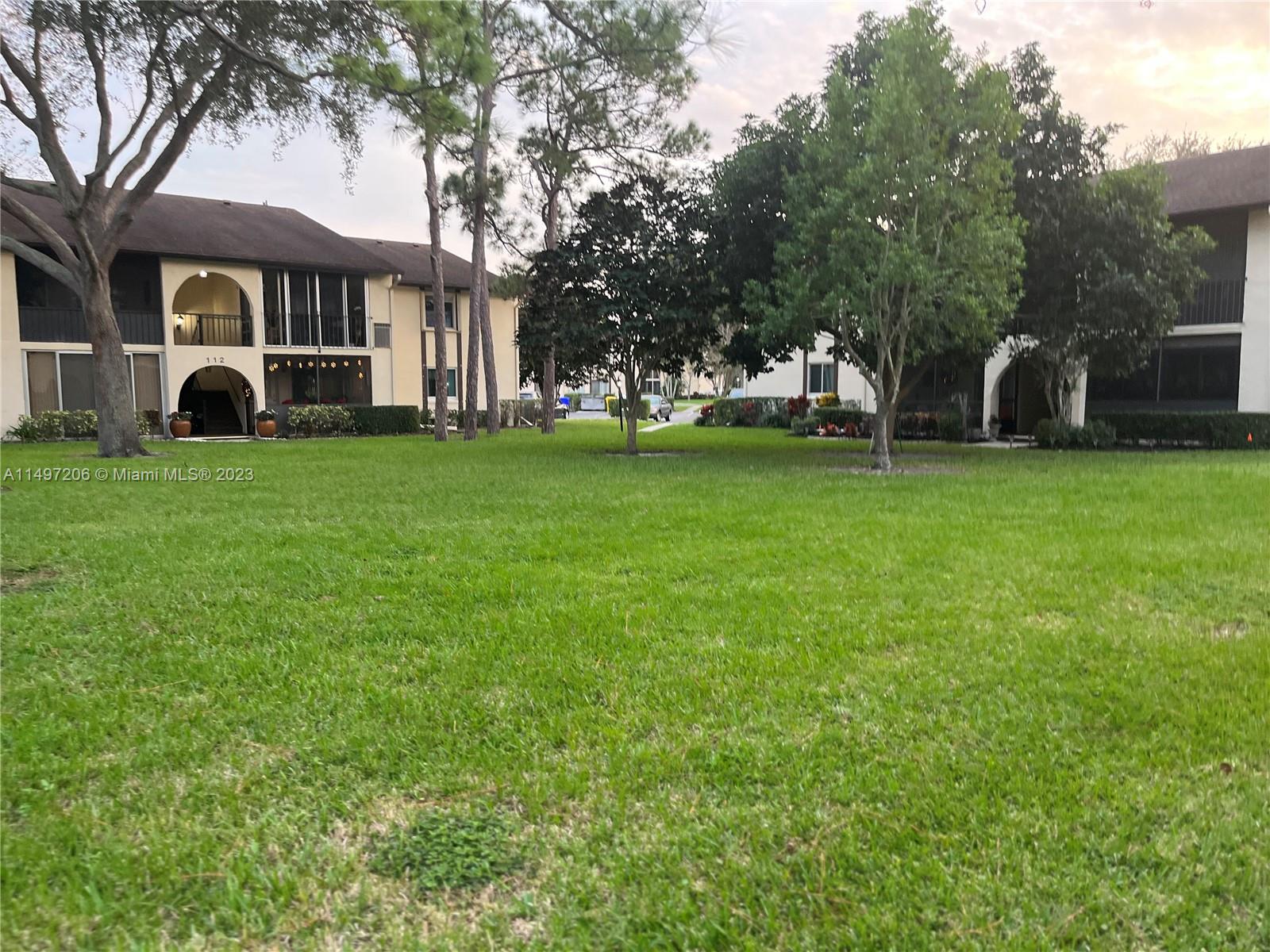 114 Lake Pine Cir #B-2, Green Acres, Florida image 2