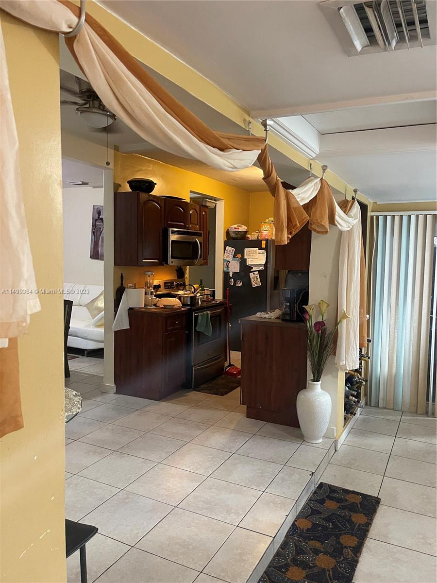 1540 NE 176th St, North Miami Beach, Florida image 2