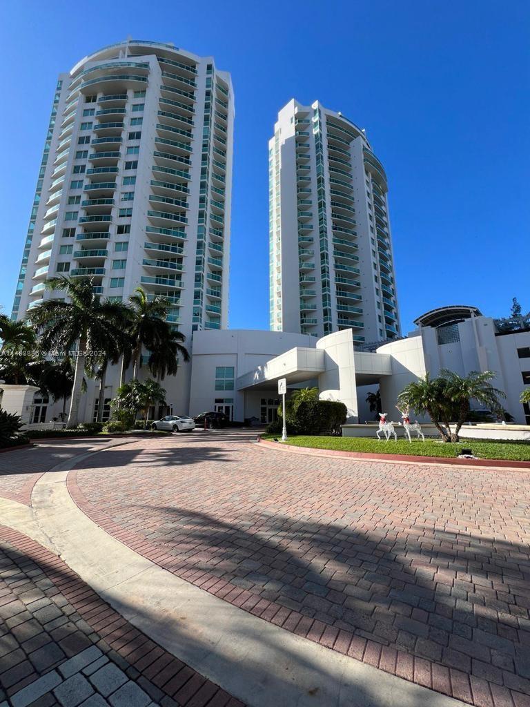 In the heart of Aventura  3bed and 3 bath with spectacular views of ocean and intracoastal from every room.Solid wood floors, decorated with custom made furniture and cabinetry thru-out.Hallways decorated with perl white tile wallpaper. Large dinning table seating for10. Push button light switches , push button electrical shades thru-out the unit. Special setting for Shabbat lighting mode.Shabbat elevator in the bidg. Walking distant to Sinagogue, Aventura Mall, 5 min away from beach.