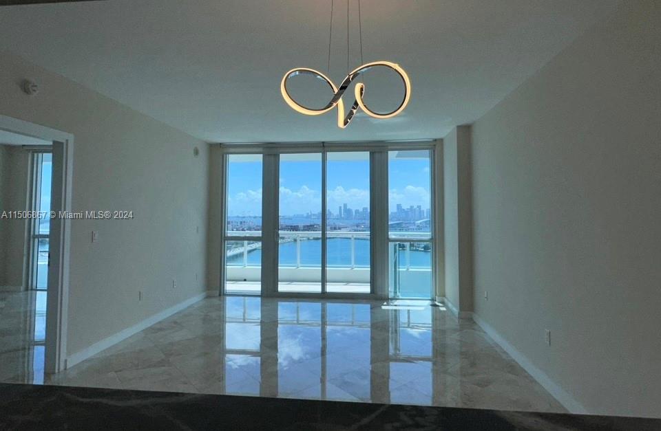 Best 1-bedroom unit in best waterfront luxury building on highly coveted West Ave! High floor unit with amazing sweeping views of Biscayne Bay, Star Island, Downtown Miami!  Brand new bathroom with state of the art fixtures!  Doorman, Pool, Health & Fitness Club, and a wide arrange of other amenities! Uniquely located 5-star building with new park to the east, and water as far as the eye can see to the wast! Paradise living!