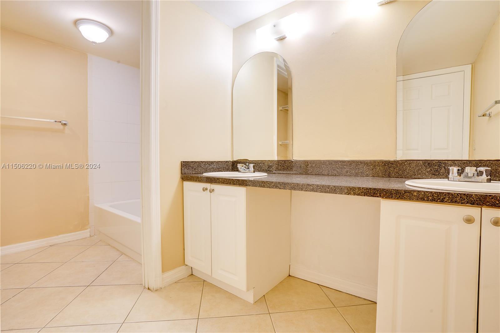 1458 N Lawnwood Cir #27C, Fort Pierce, Florida image 15