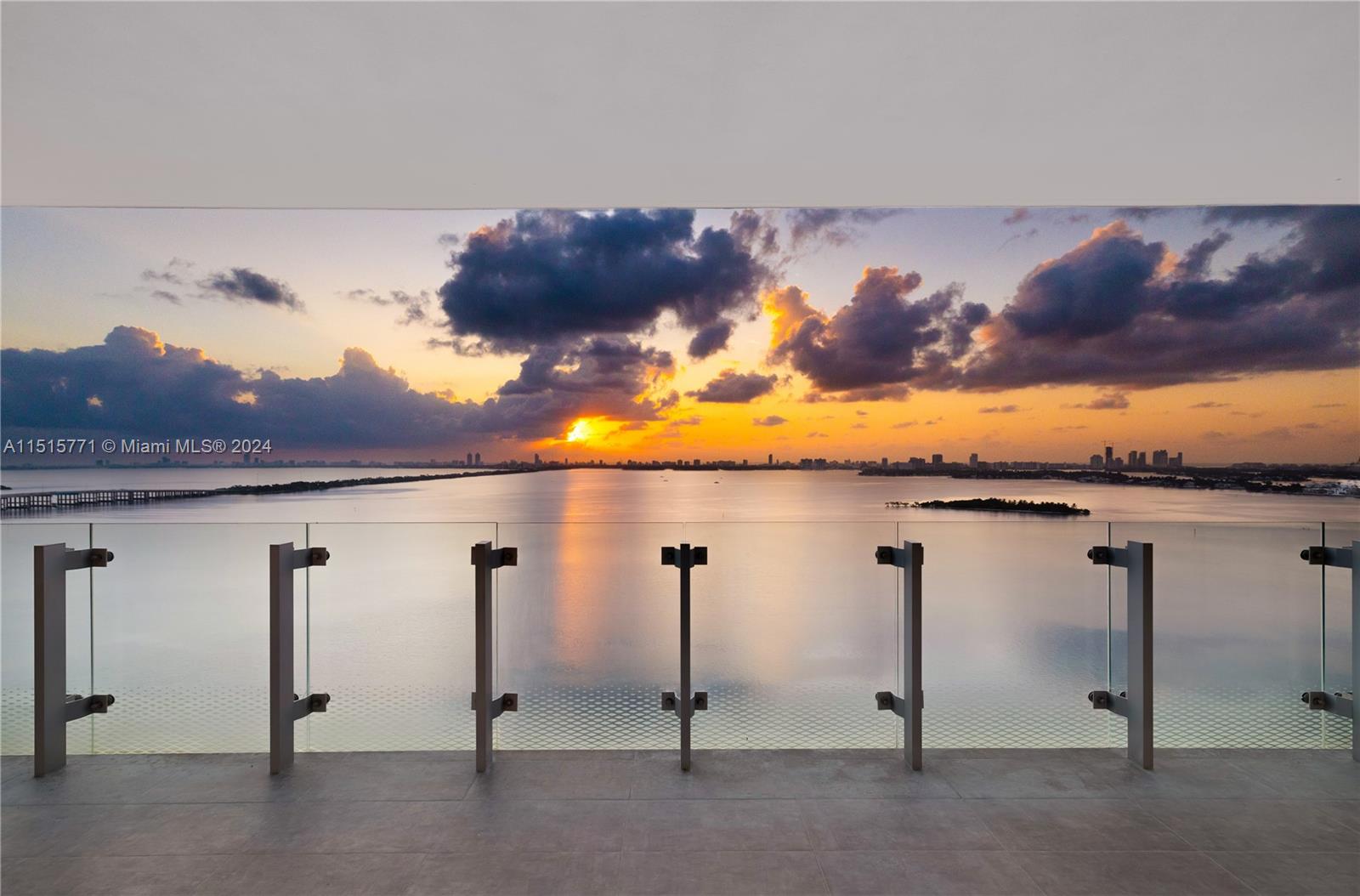 Apartamento à Venda em Miami, FL