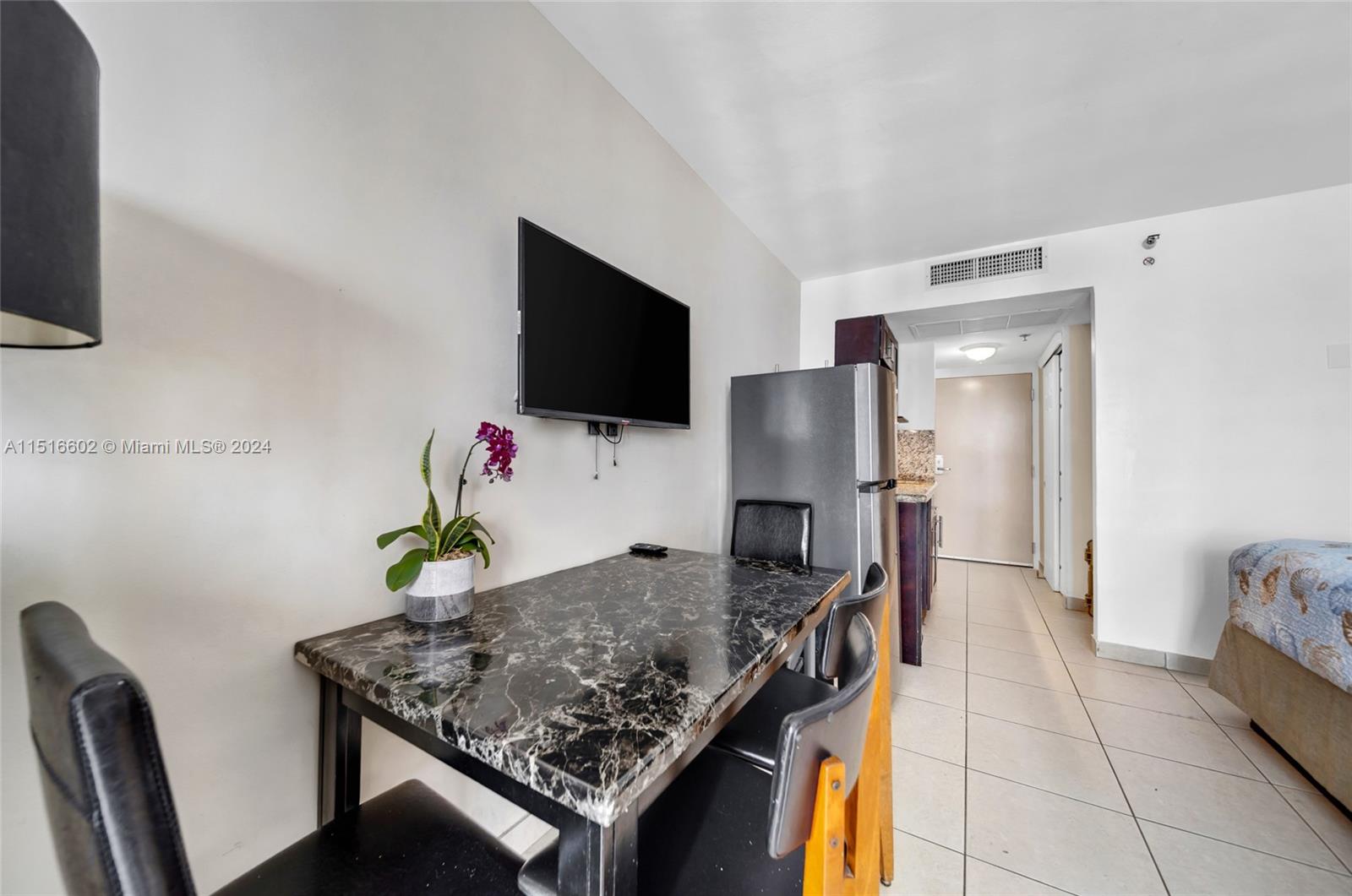 Listing Photo 12