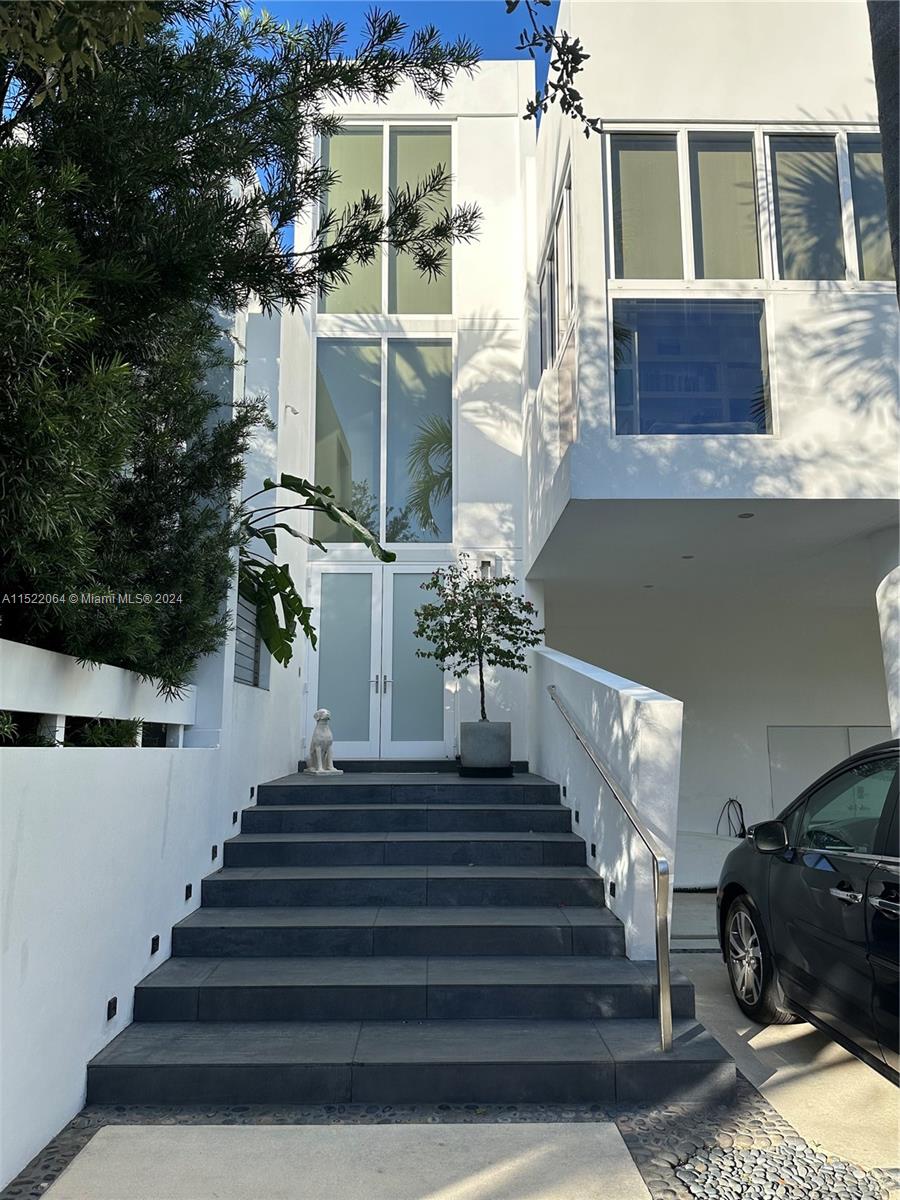 736 Woodcrest Rd Key Biscayne, FL 33149