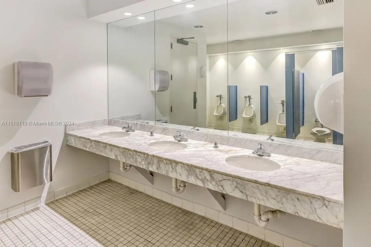 1200 Brickell Bay Dr #1402, Miami, Florida image 35