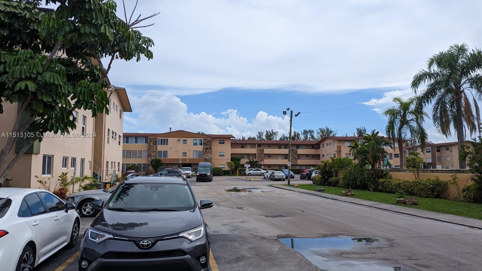 110 Royal Palm Rd #305, Hialeah Gardens, Florida image 1