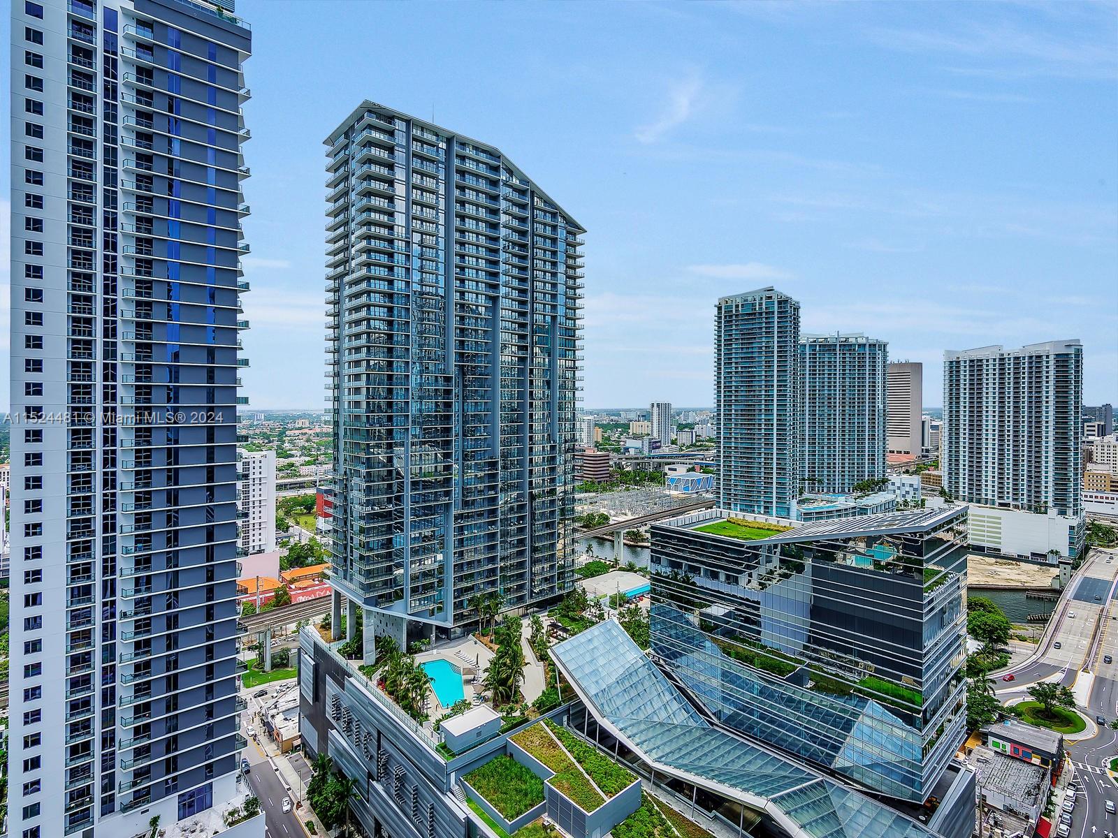 Stunning 2 bedroom, 2 bathroom residence nestled in the vibrant heart of Brickell. Conveniently located within walking distance to an array of restaurants, shops, supermarkets, and more. This unit boasts top of the line appliances and offers a wealth of amenities for a truly luxurious living experience.