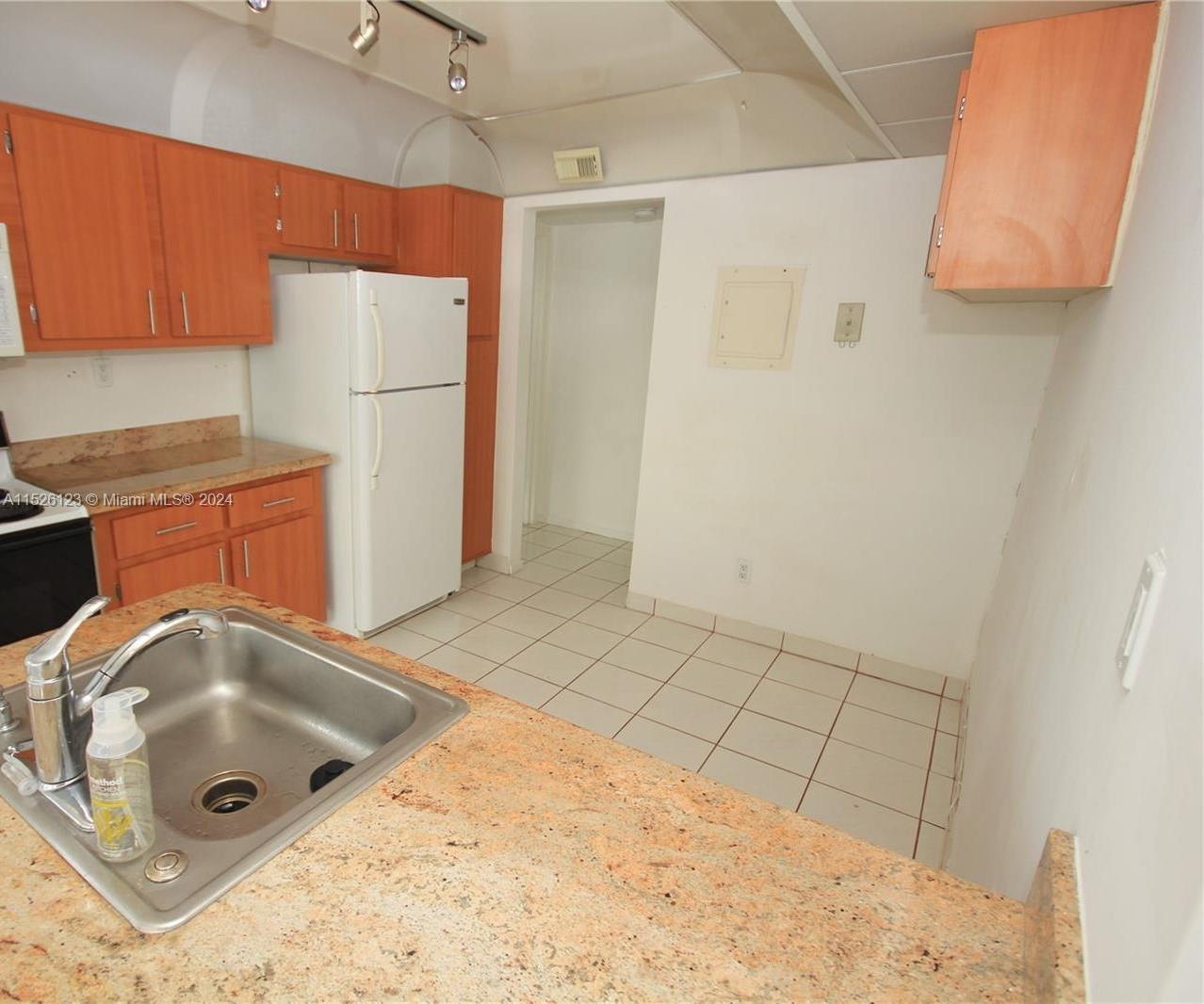 16558 NE 26th Ave #4H, North Miami Beach, Florida image 8